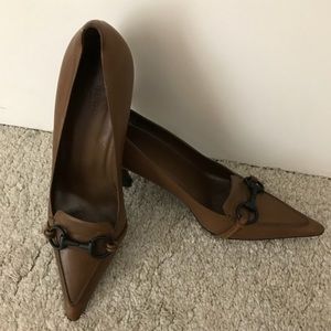 Gucci heels with Gucci buckle